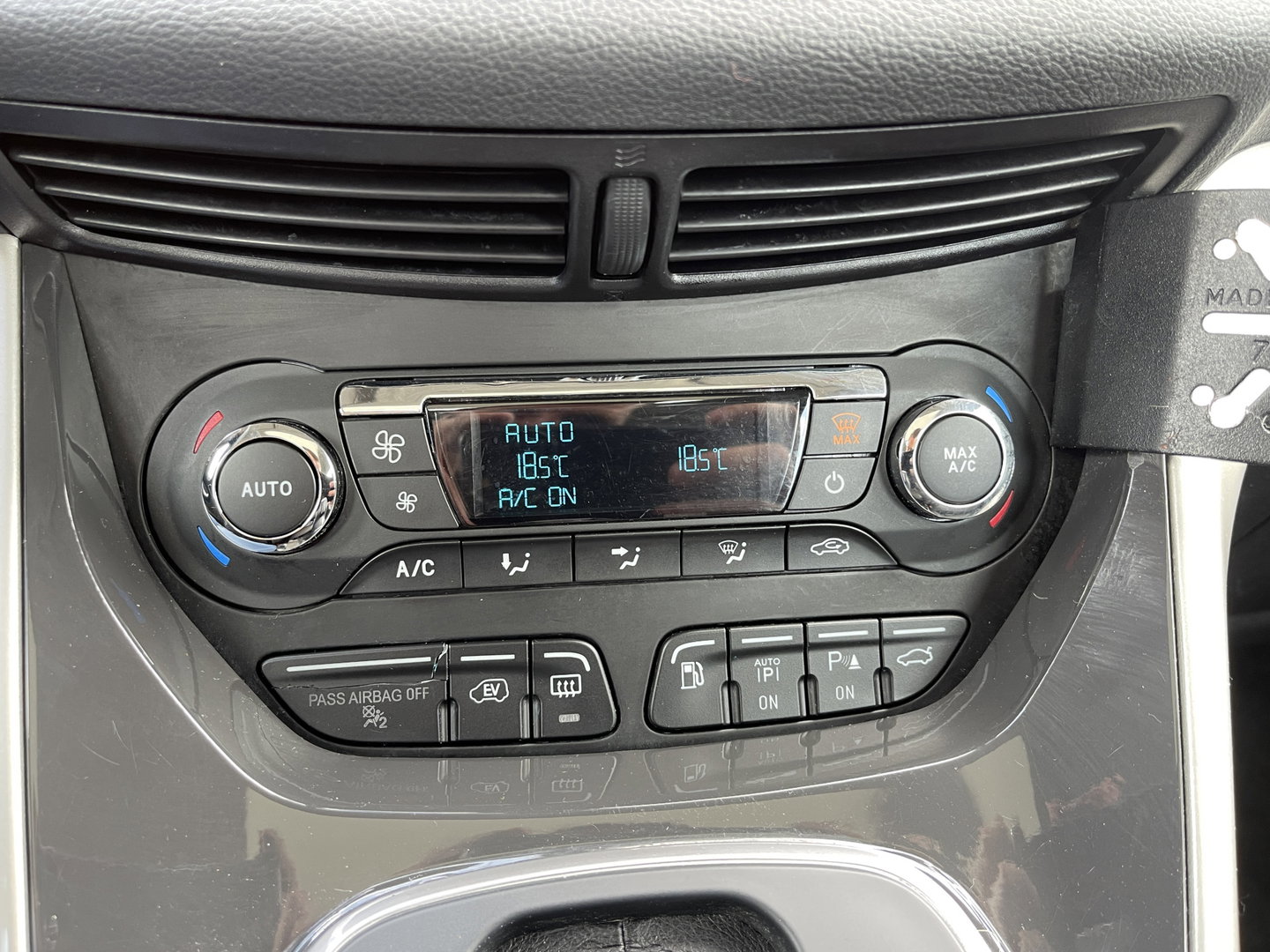Ford C-MAX 2.0 Plug-in Hybrid Titanium Plus | Leder | Camera | Panoramadak | Stoelverwarming | Elektrische Achterklep | Keyless Go / Keyless Entry | DAB+ | Parkeersensoren | Navigatie |
