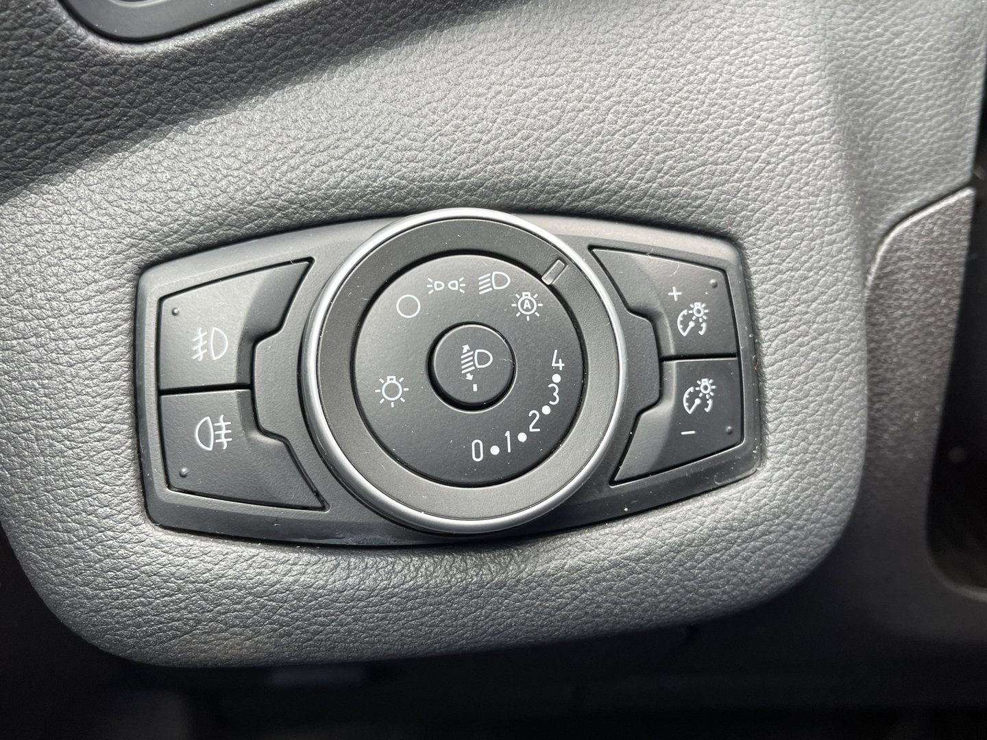 Ford C-MAX 2.0 Plug-in Hybrid Titanium Plus | Leder | Camera | Panoramadak | Stoelverwarming | Elektrische Achterklep | Keyless Go / Keyless Entry | DAB+ | Parkeersensoren | Navigatie |