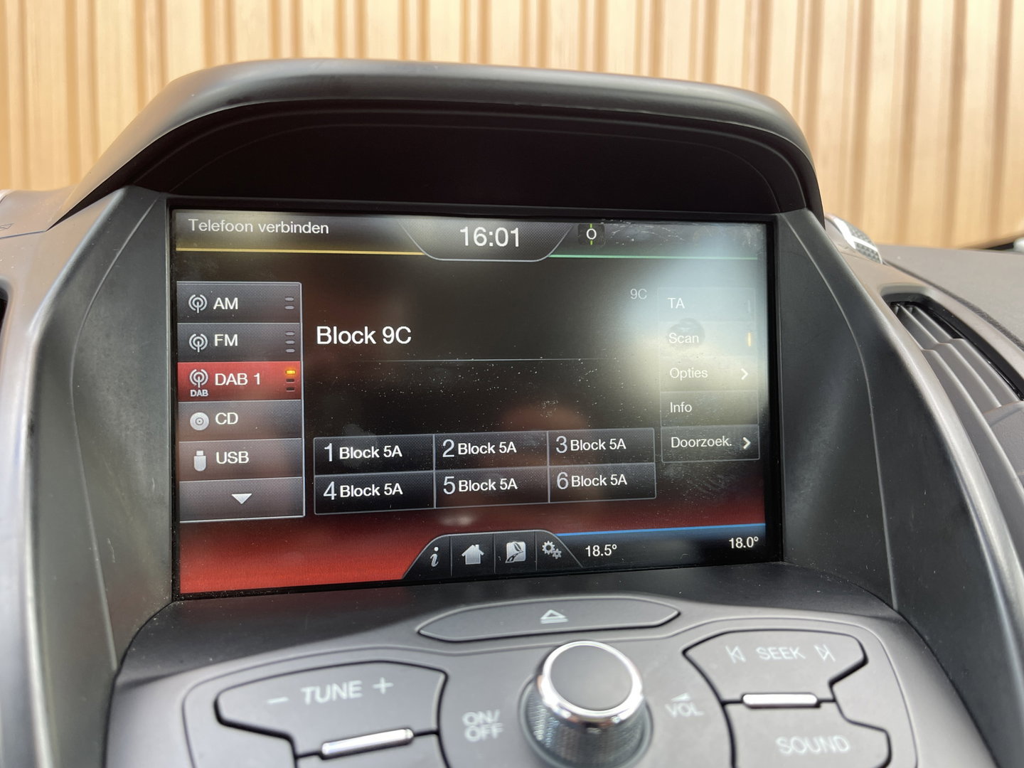 Ford C-MAX 2.0 Plug-in Hybrid Titanium Plus | Leder | Camera | Panoramadak | Stoelverwarming | Elektrische Achterklep | Keyless Go / Keyless Entry | DAB+ | Parkeersensoren | Navigatie |