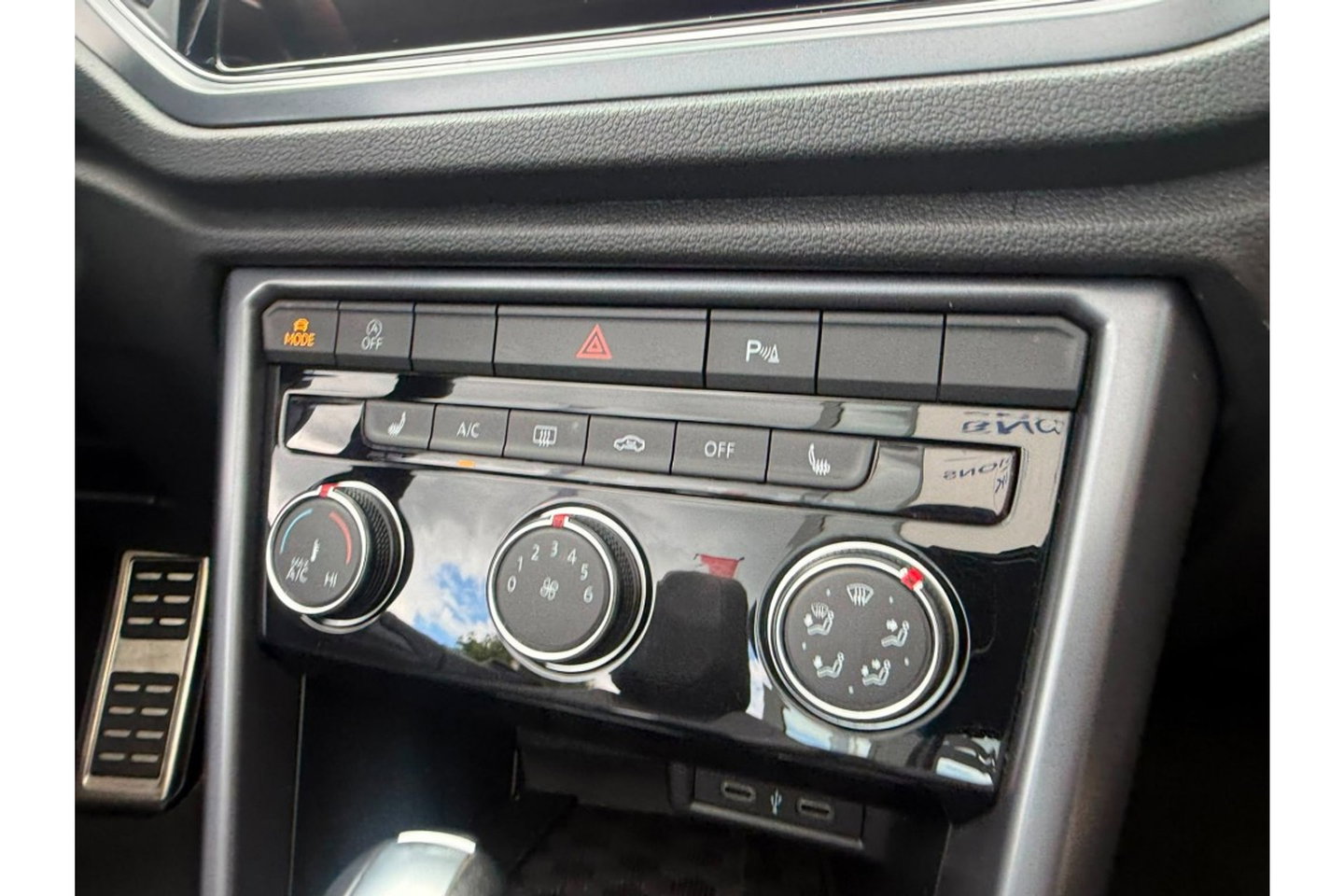 Volkswagen T-Roc 1.5 TSI R-LINE CABRIO 150PK AUTOMAAT AIRCO NAVI.