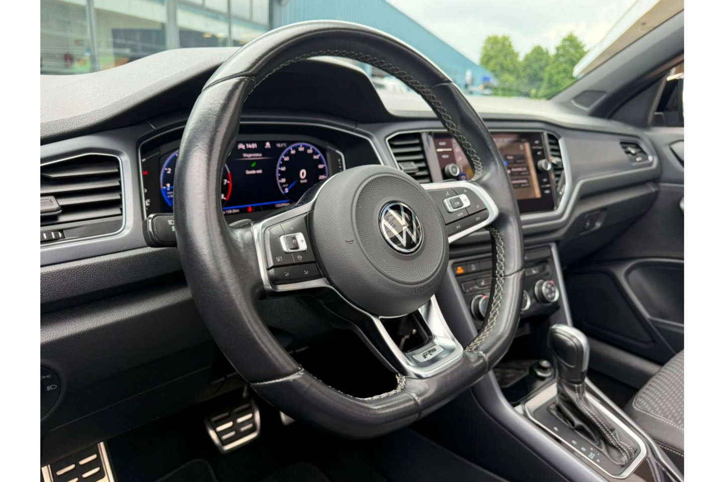 Volkswagen T-Roc 1.5 TSI R-LINE CABRIO 150PK AUTOMAAT AIRCO NAVI.