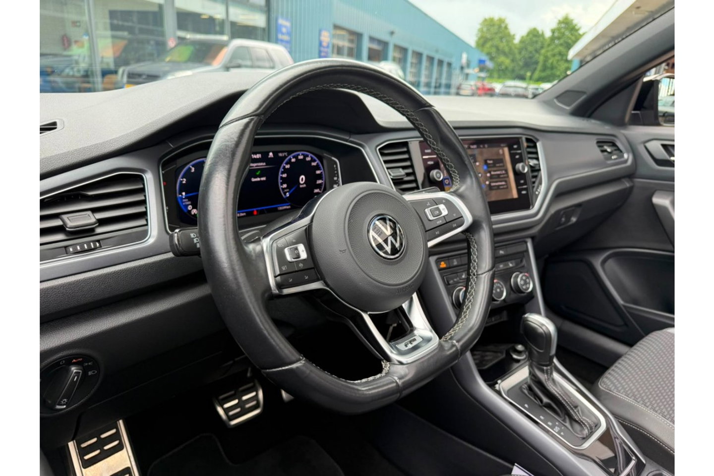 Volkswagen T-Roc 1.5 TSI R-LINE CABRIO 150PK AUTOMAAT AIRCO NAVI.
