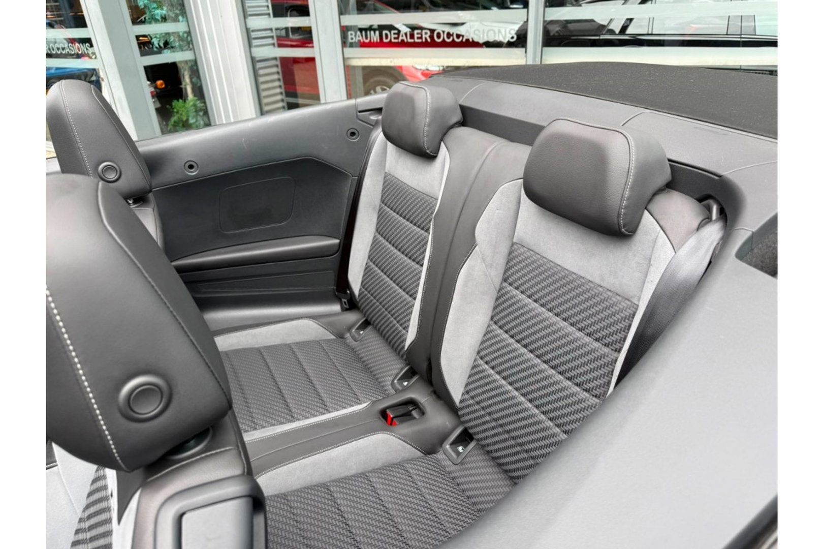 Volkswagen T-Roc 1.5 TSI R-LINE CABRIO 150PK AUTOMAAT AIRCO NAVI.