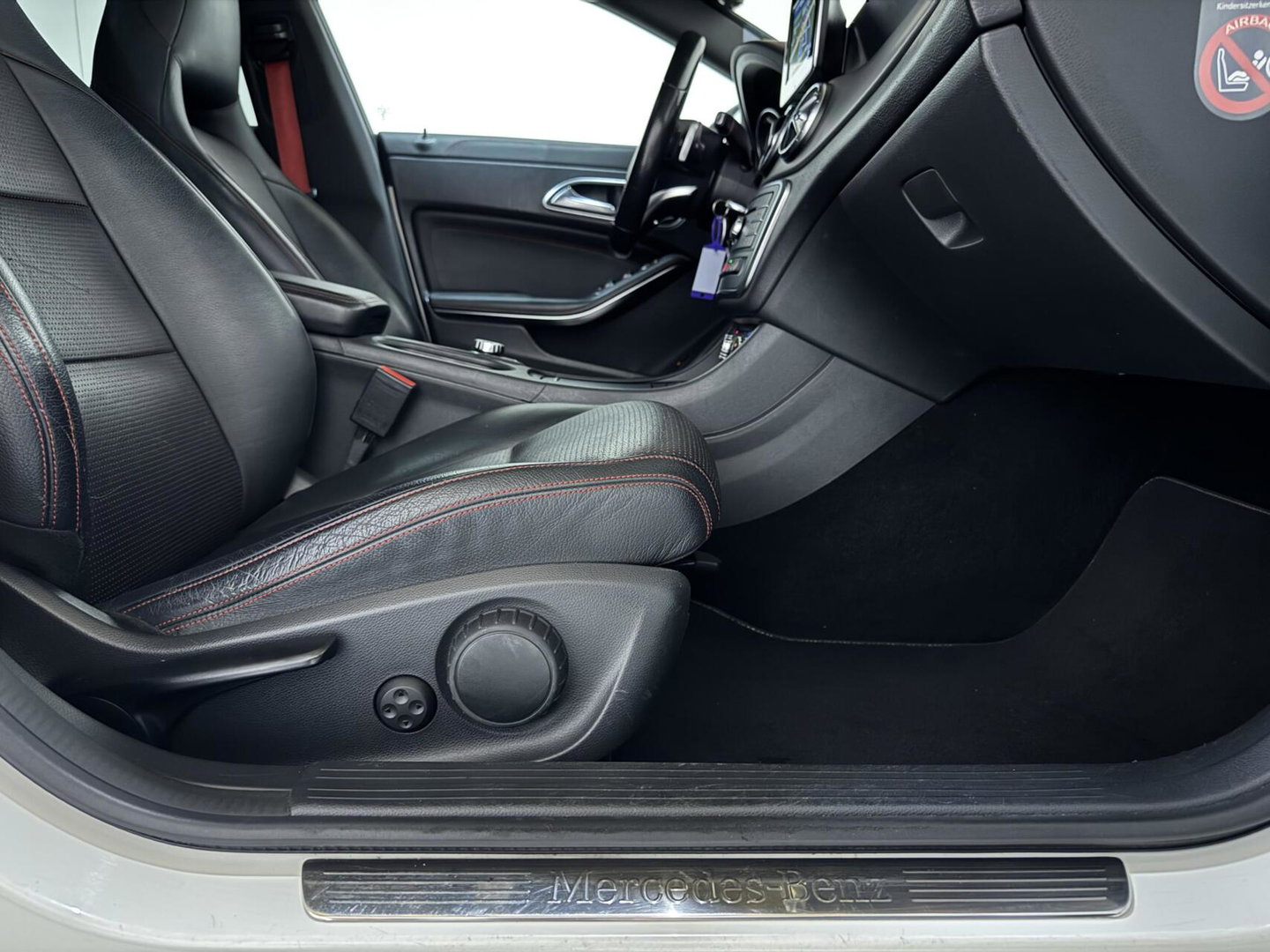 Mercedes-Benz CLA 200 AMG Pano Leer NAVI ACC Camera