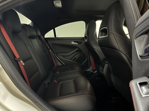 Mercedes-Benz CLA 200 AMG Pano Leer NAVI ACC Camera