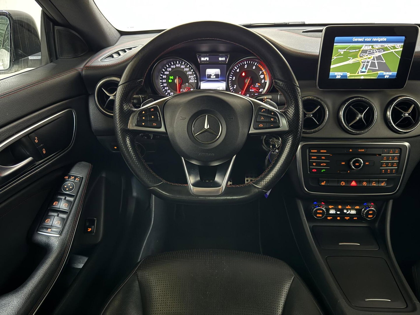 Mercedes-Benz CLA 200 AMG Pano Leer NAVI ACC Camera