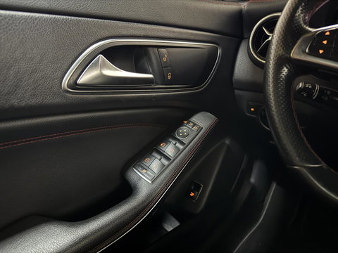 Mercedes-Benz CLA 200 AMG Pano Leer NAVI ACC Camera