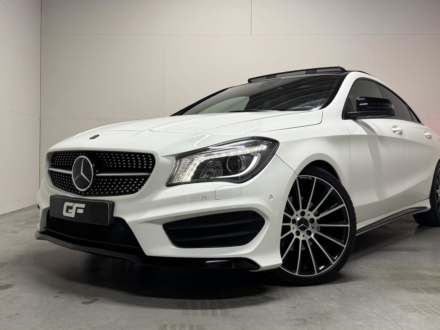 Mercedes-Benz CLA 200 AMG Pano Leer NAVI ACC Camera