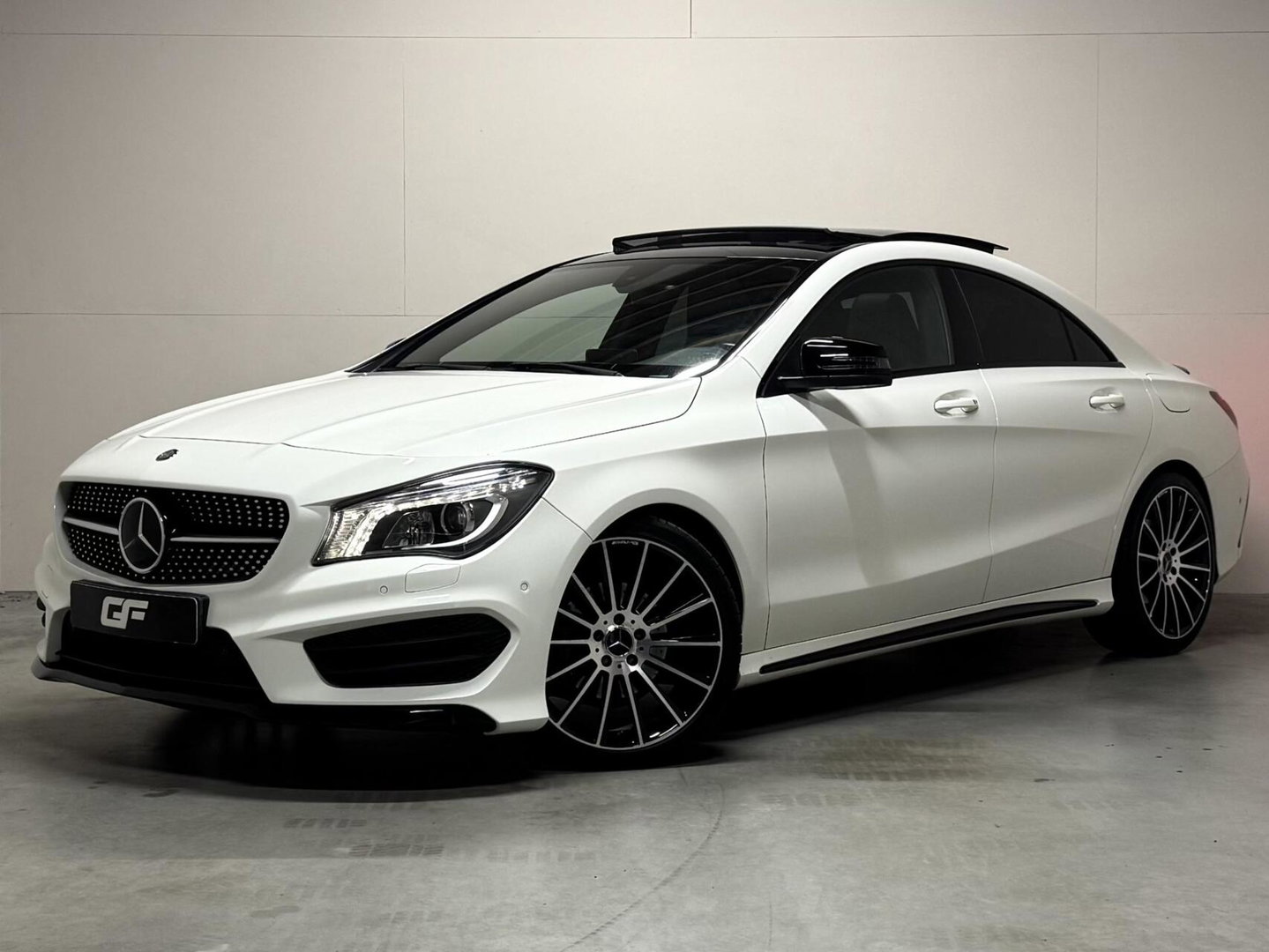 Mercedes-Benz CLA 200 AMG Pano Leer NAVI ACC Camera