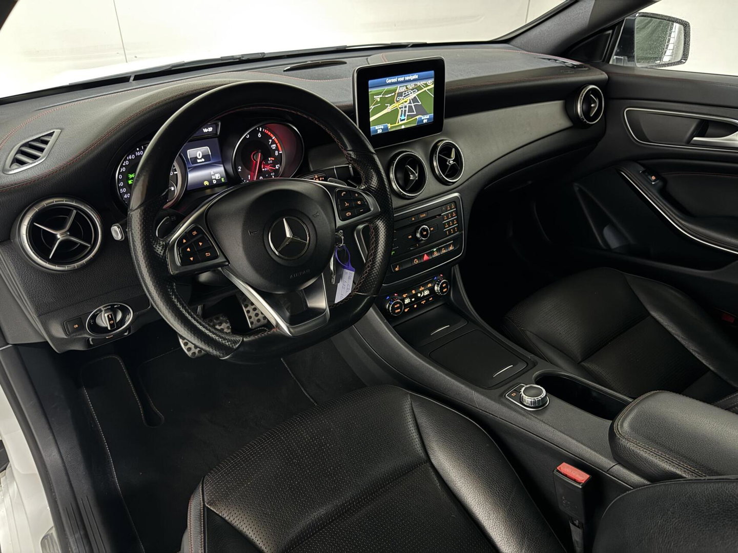 Mercedes-Benz CLA 200 AMG Pano Leer NAVI ACC Camera
