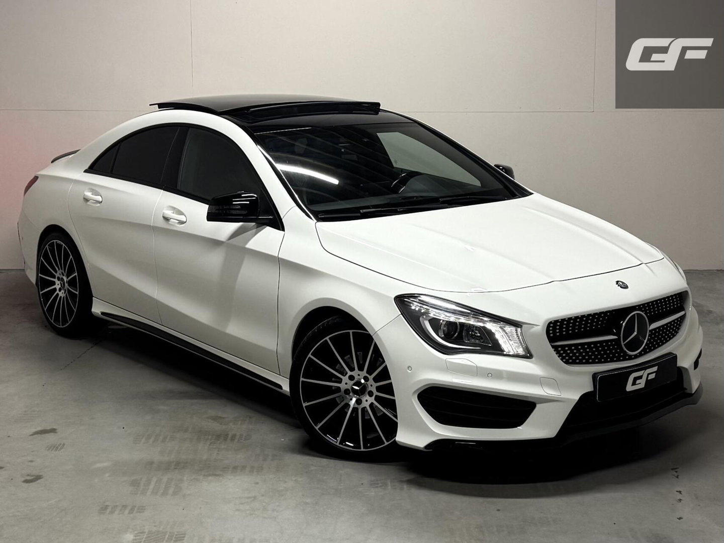 Mercedes-Benz CLA 200 AMG Pano Leer NAVI ACC Camera