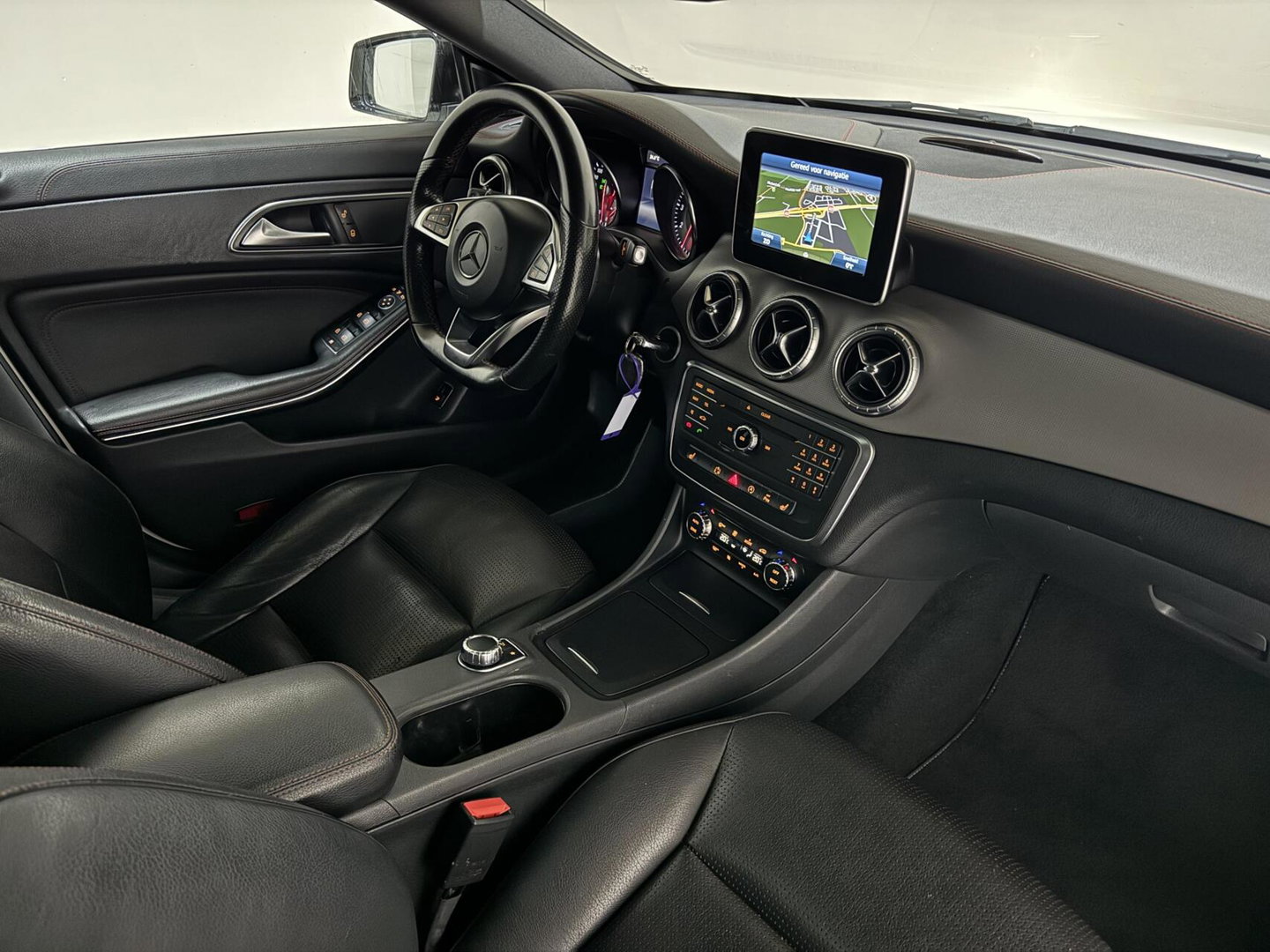 Mercedes-Benz CLA 200 AMG Pano Leer NAVI ACC Camera