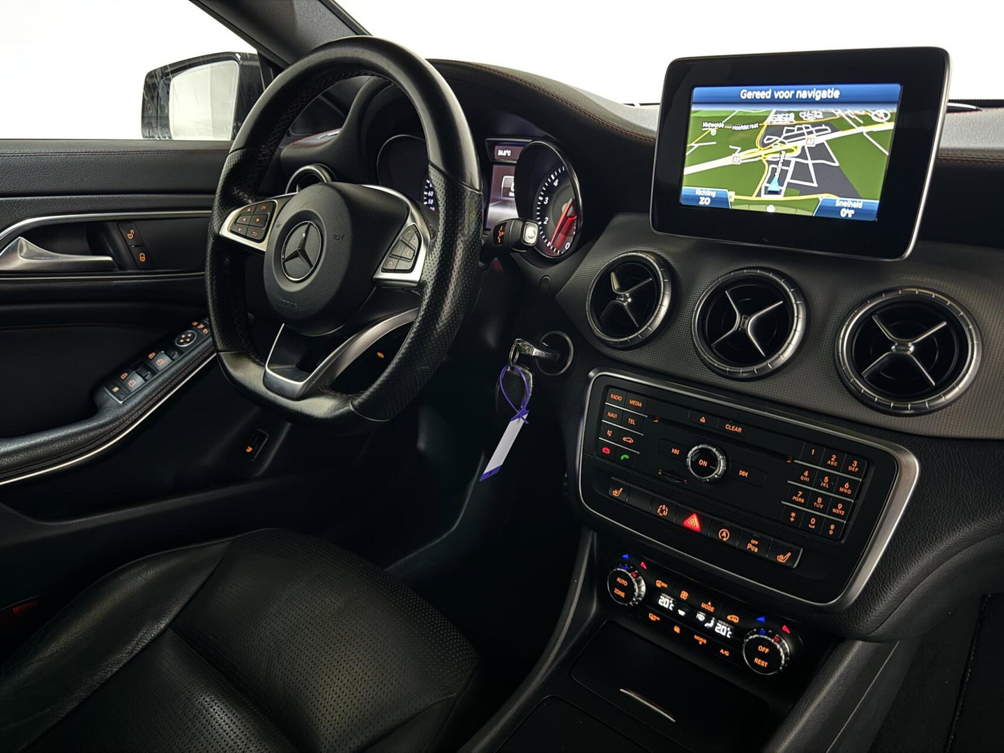 Mercedes-Benz CLA 200 AMG Pano Leer NAVI ACC Camera