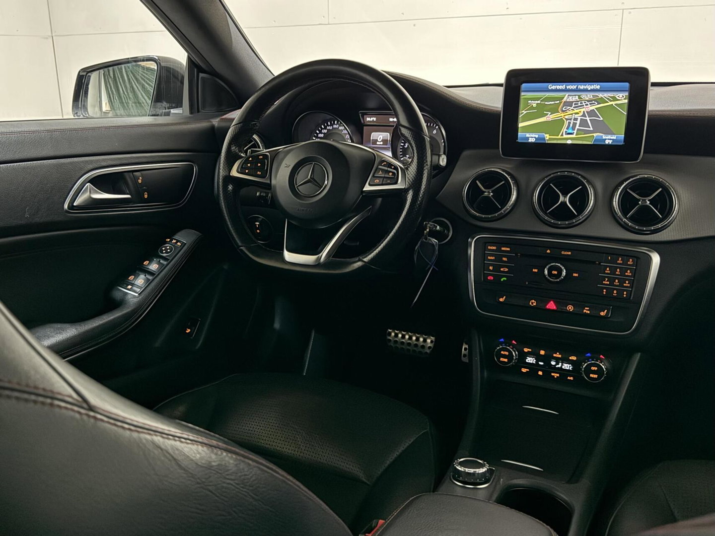Mercedes-Benz CLA 200 AMG Pano Leer NAVI ACC Camera