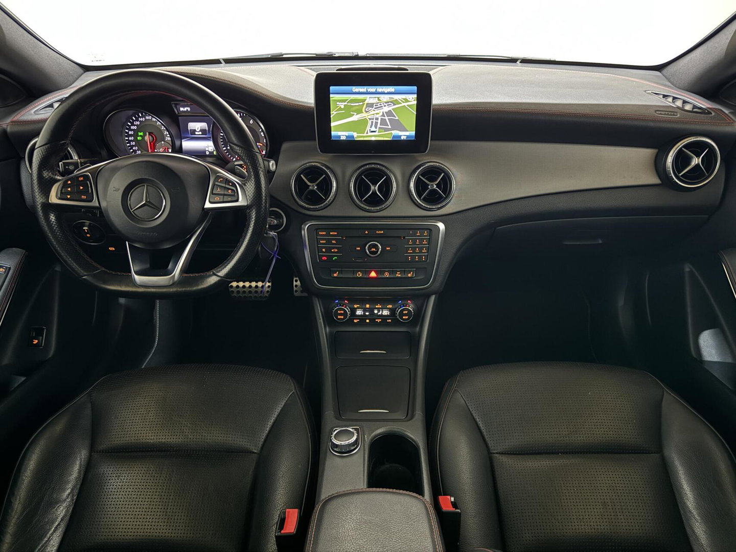 Mercedes-Benz CLA 200 AMG Pano Leer NAVI ACC Camera