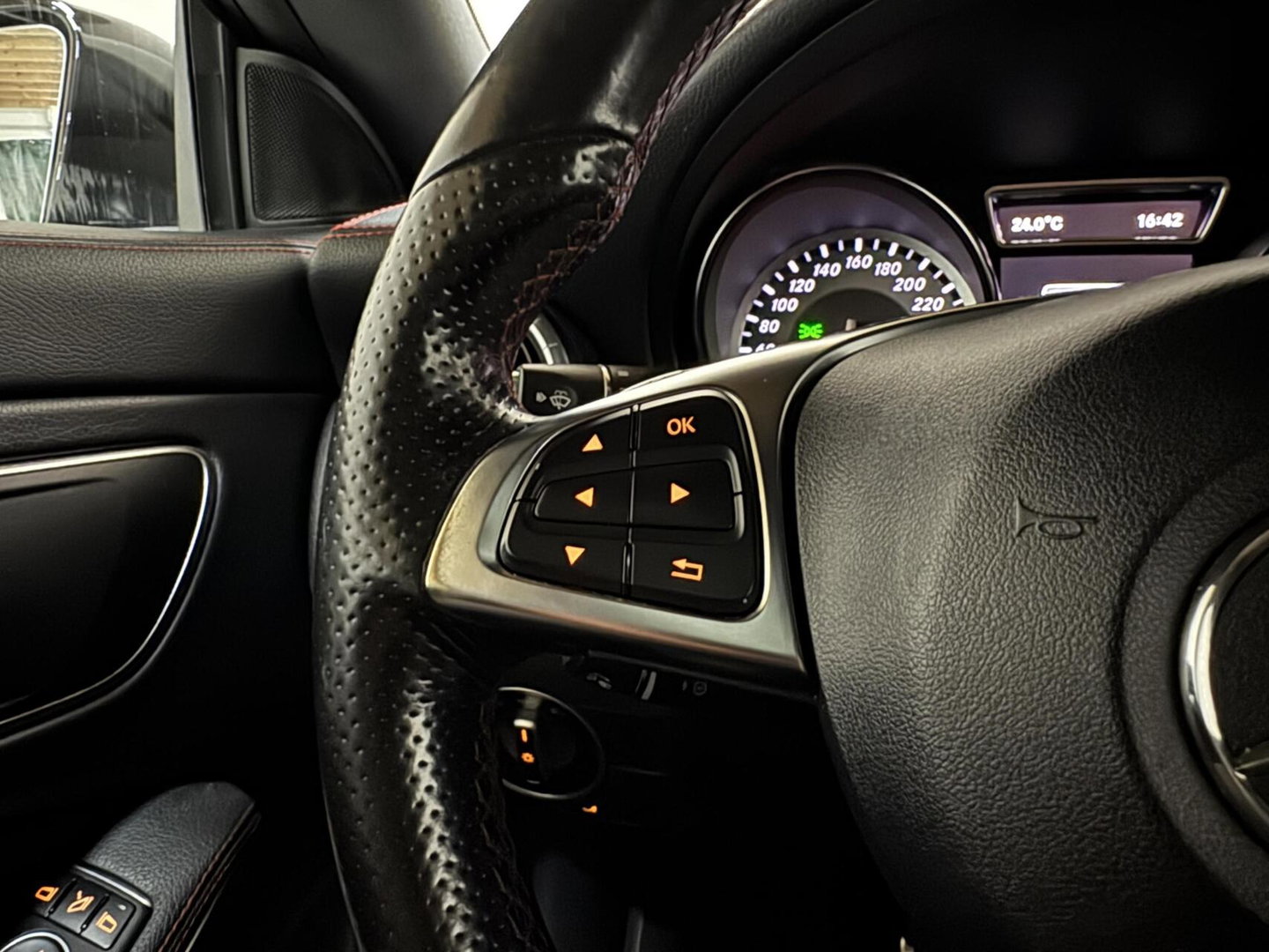 Mercedes-Benz CLA 200 AMG Pano Leer NAVI ACC Camera