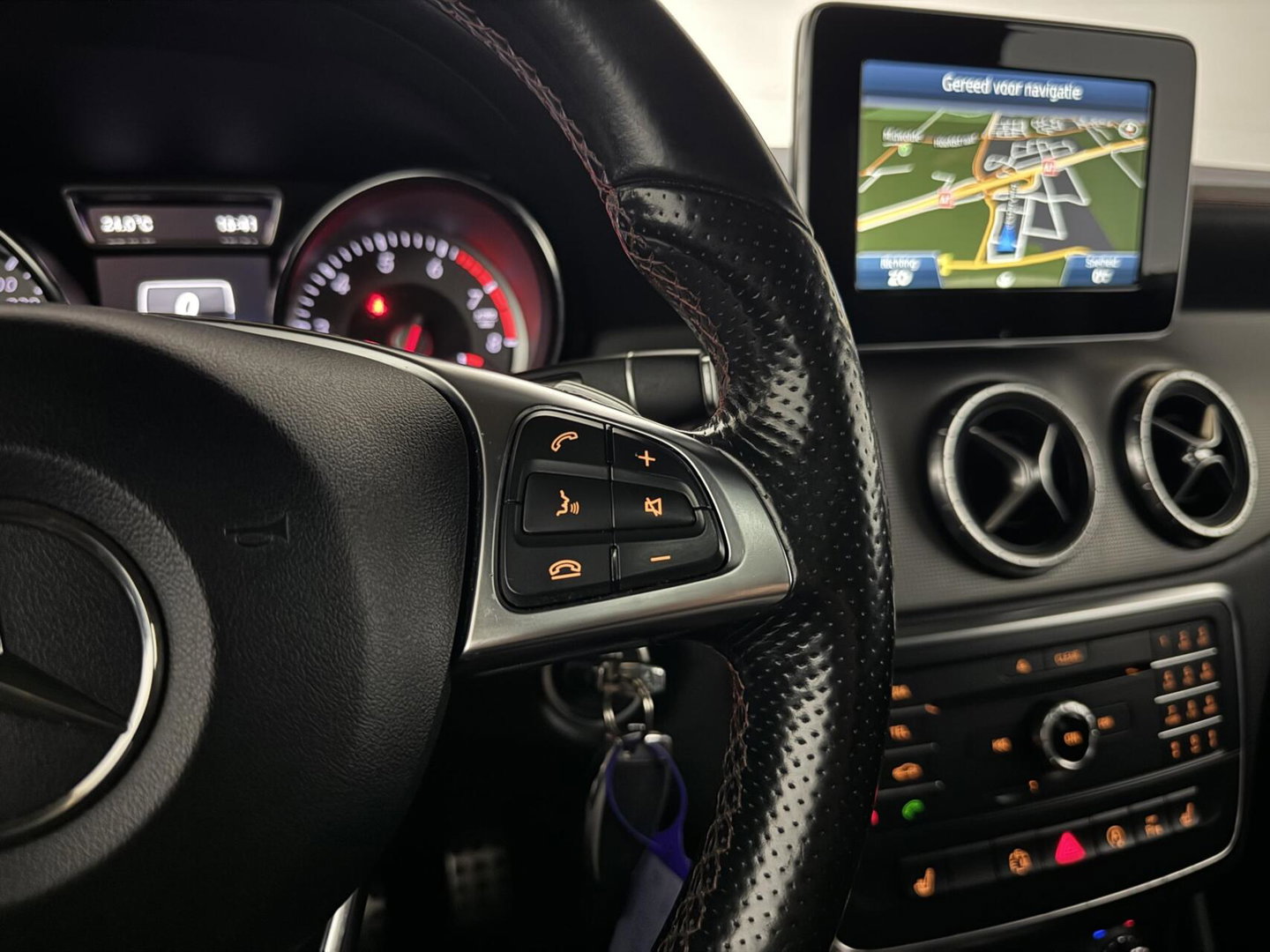 Mercedes-Benz CLA 200 AMG Pano Leer NAVI ACC Camera