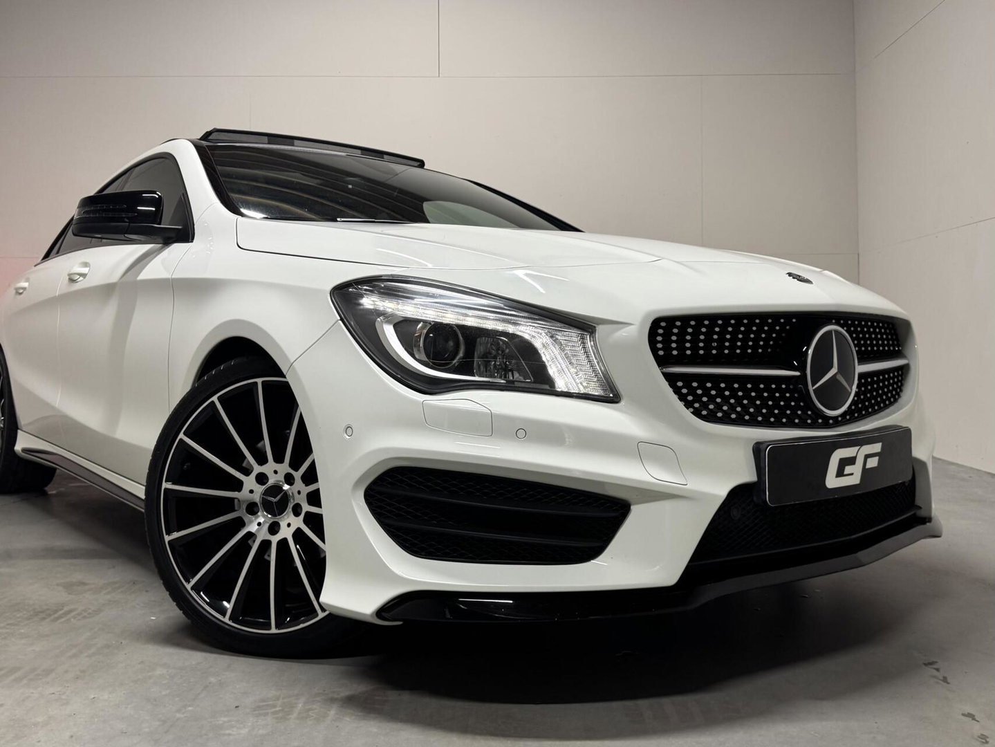 Mercedes-Benz CLA 200 AMG Pano Leer NAVI ACC Camera