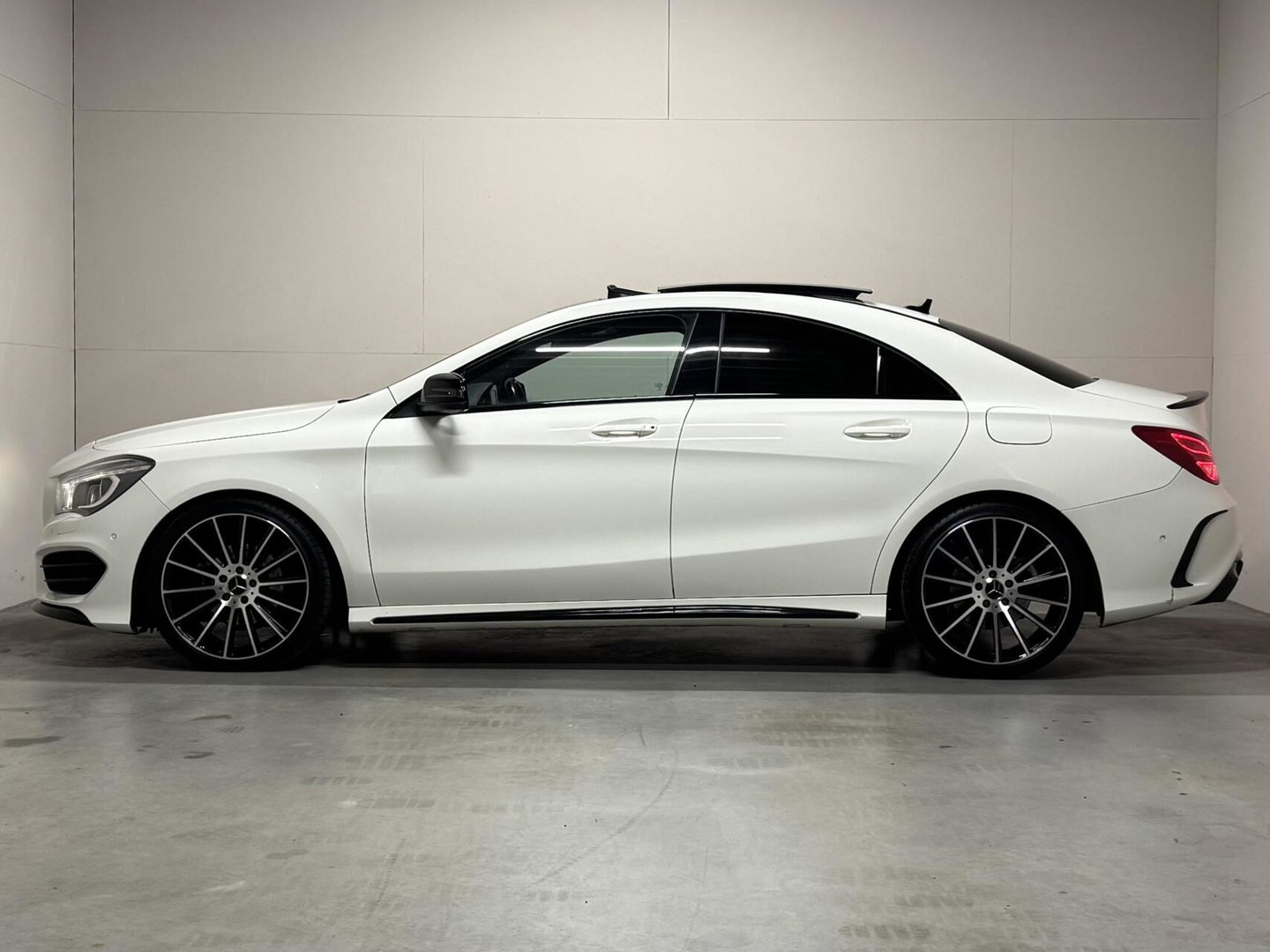 Mercedes-Benz CLA 200 AMG Pano Leer NAVI ACC Camera
