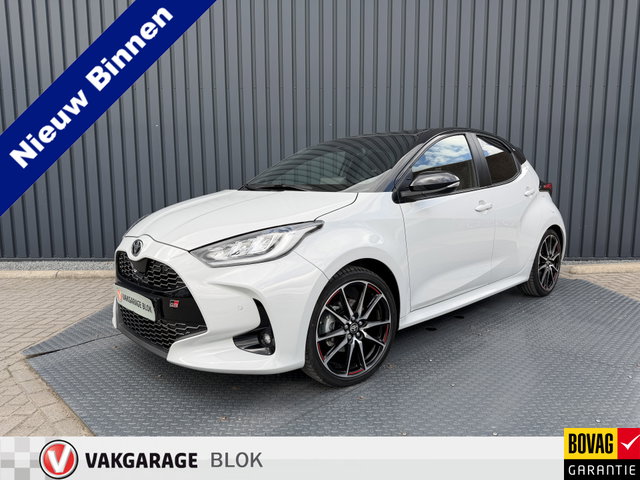 Toyota Yaris - 1.5 Hybrid GR Sport / Bi tone | UNIEK 8.700 km!!! | JBL | PDC V+A | Head-up | Rijklaar!!