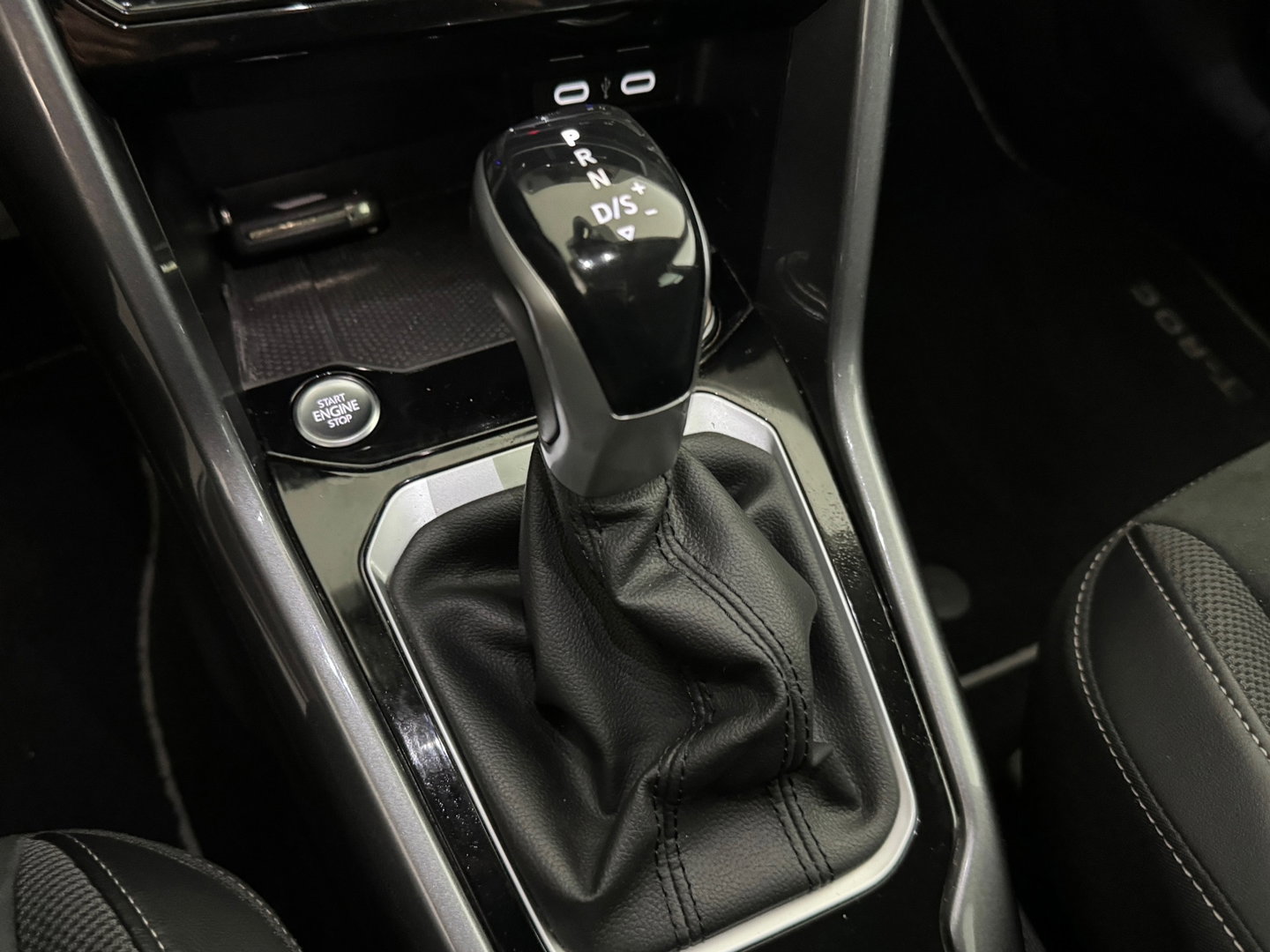 Volkswagen T-Roc 1.5 TSI R-Line Keyless|Sfeer|IQ|Camera|Lane