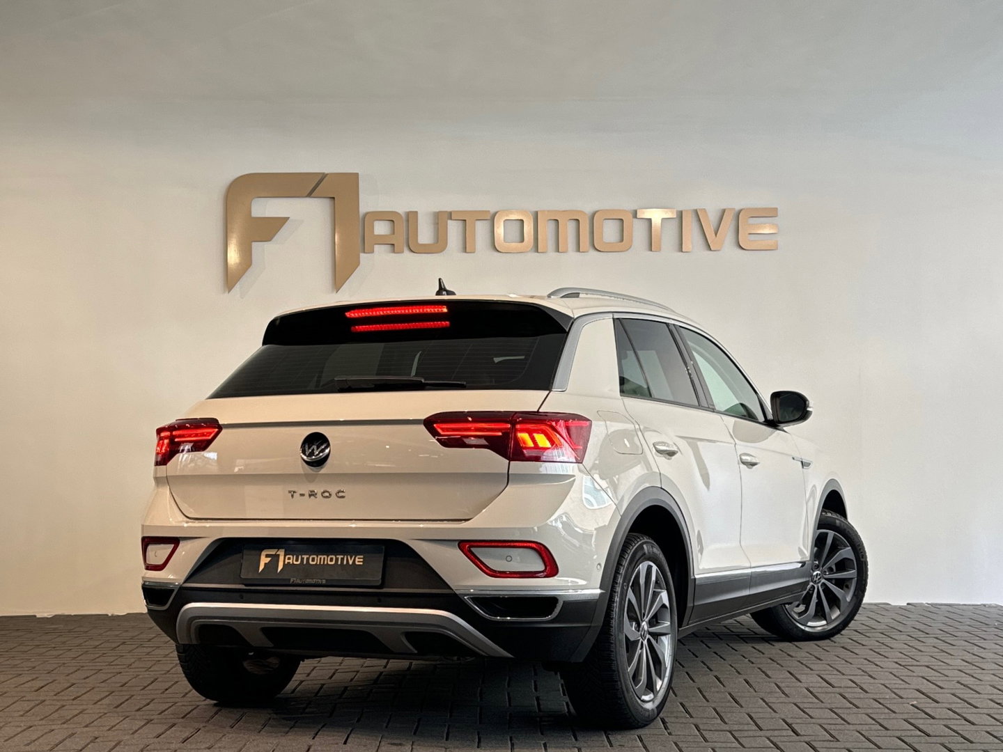 Volkswagen T-Roc 1.5 TSI R-Line Keyless|Sfeer|IQ|Camera|Lane