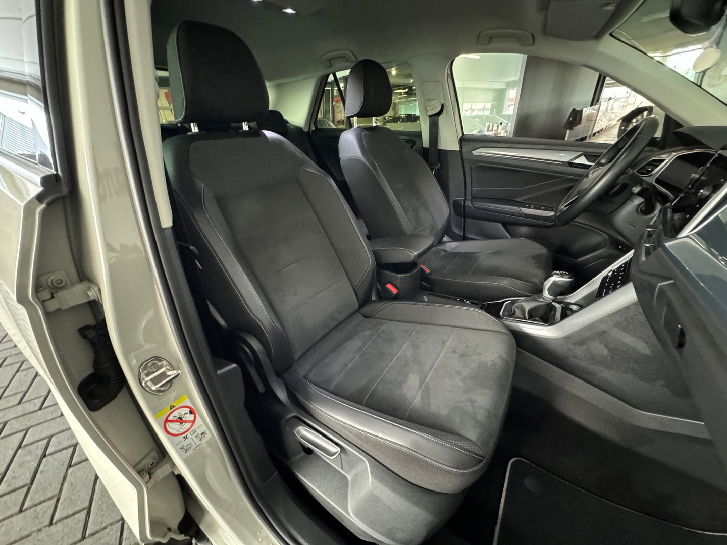 Volkswagen T-Roc 1.5 TSI R-Line Keyless|Sfeer|IQ|Camera|Lane