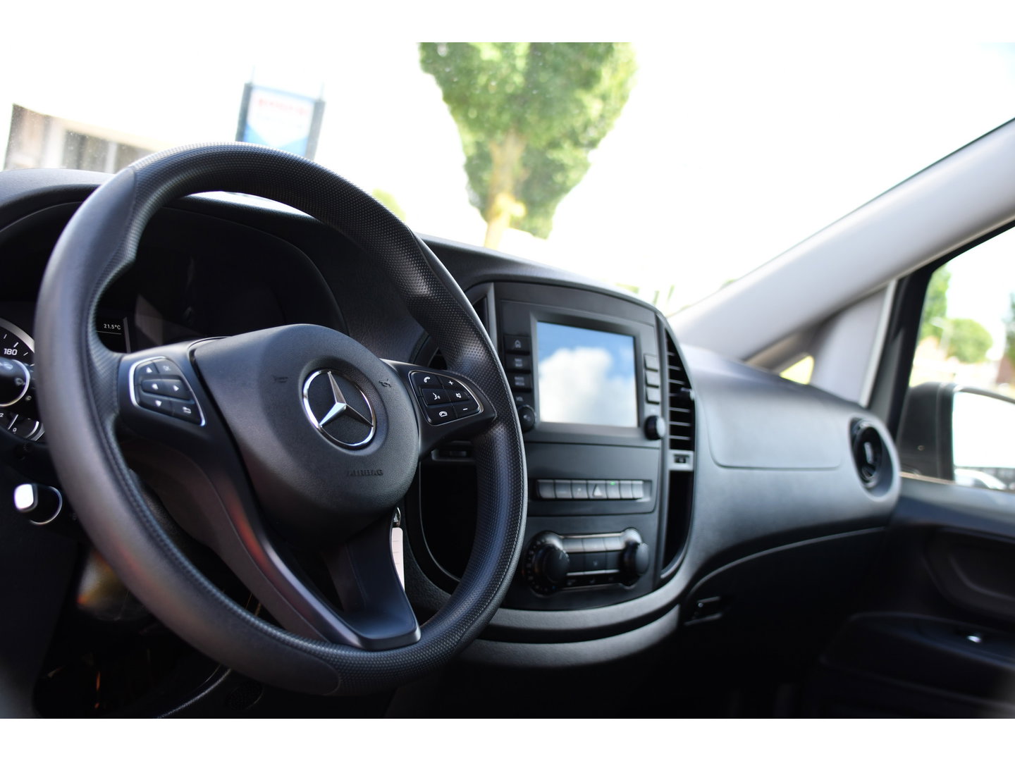 Mercedes-Benz Vito 116 CDI L2 PB Edition Camera, Cruise, Carplay, LED, 164pk, Automaat, Multimedia, Uniek!