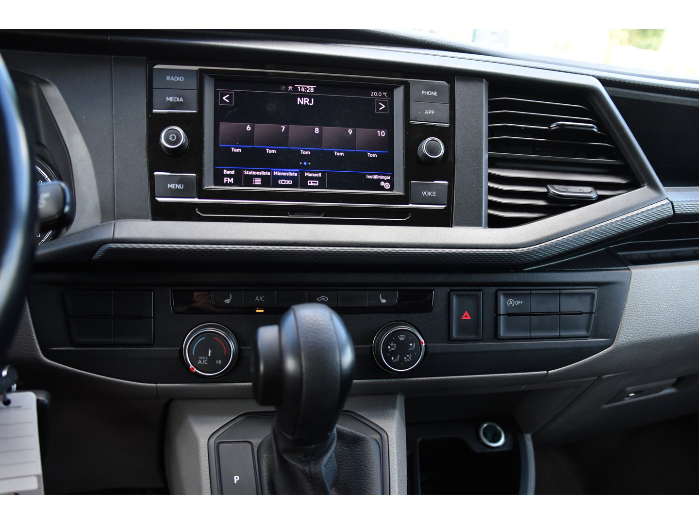 Volkswagen Transporter 2.0 TDI L1H1 30 Bulli Edition Adaptieve Cruise, Camera, Carplay, LED, Stoelverwarming, Standkachel, 150pk, Trekhaak, Uniek!