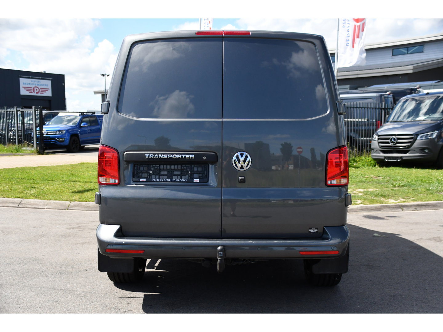 Volkswagen Transporter 2.0 TDI L1H1 30 Bulli Edition Adaptieve Cruise, Camera, Carplay, LED, Stoelverwarming, Standkachel, 150pk, Trekhaak, Uniek!