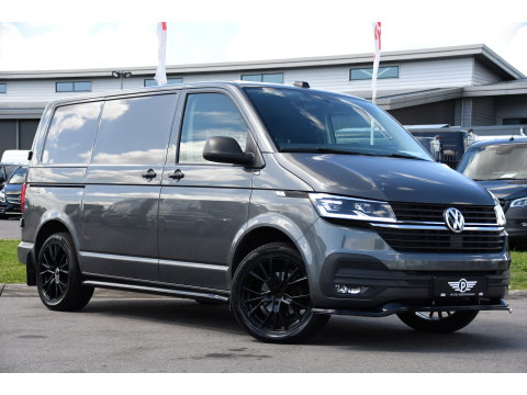 Volkswagen Transporter 2.0 TDI L1H1 30 Bulli Edition Adaptieve Cruise, Camera, Carplay, LED, Stoelverwarming, Standkachel, 150pk, Trekhaak, Uniek!