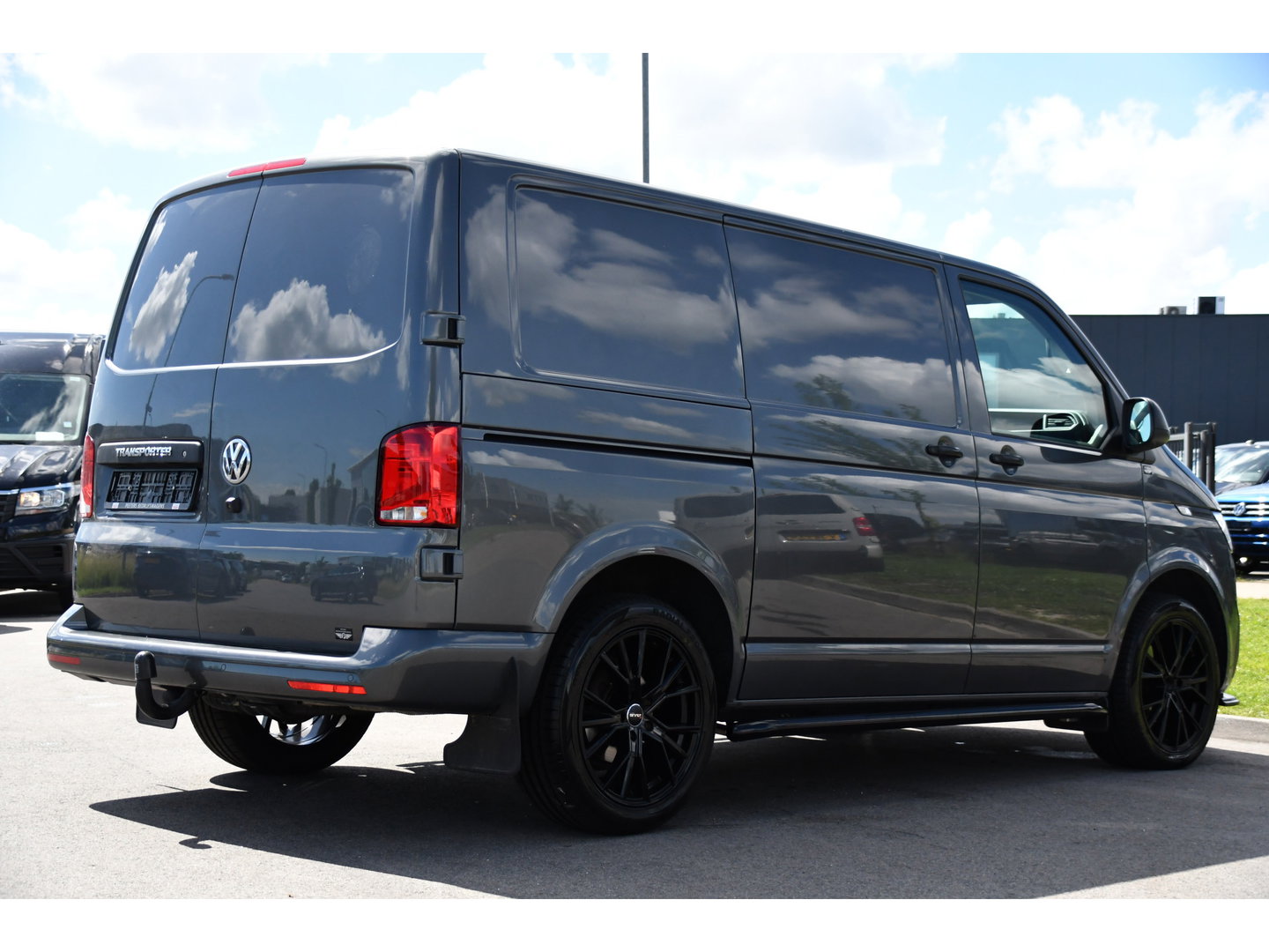Volkswagen Transporter 2.0 TDI L1H1 30 Bulli Edition Adaptieve Cruise, Camera, Carplay, LED, Stoelverwarming, Standkachel, 150pk, Trekhaak, Uniek!