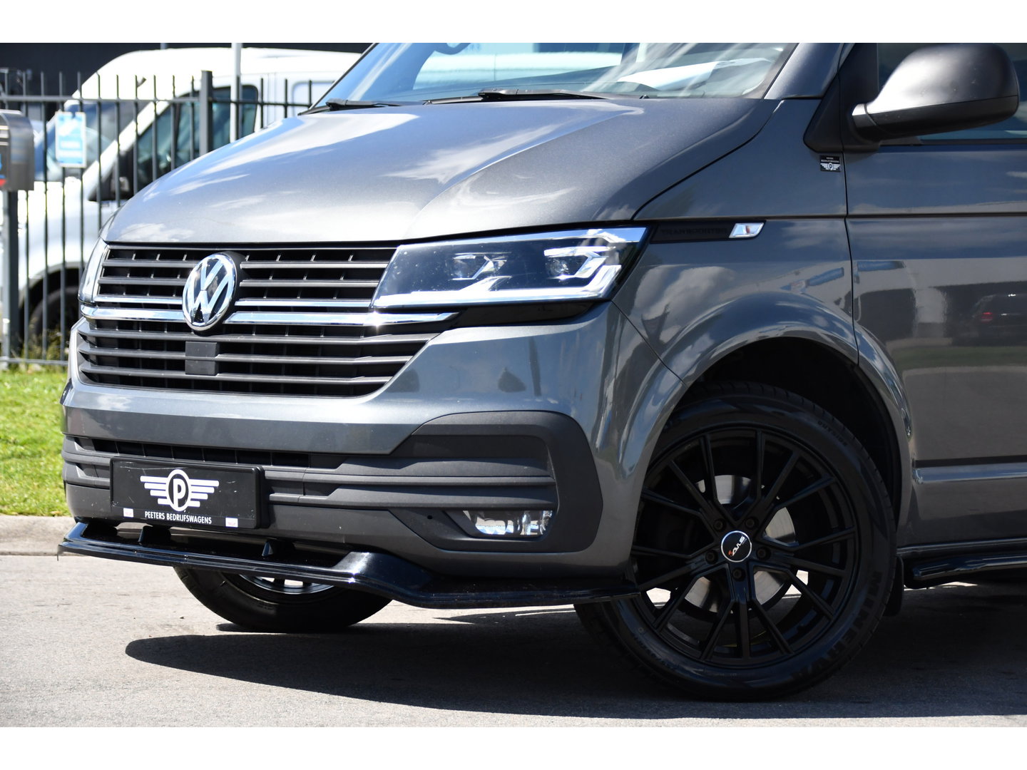 Volkswagen Transporter 2.0 TDI L1H1 30 Bulli Edition Adaptieve Cruise, Camera, Carplay, LED, Stoelverwarming, Standkachel, 150pk, Trekhaak, Uniek!