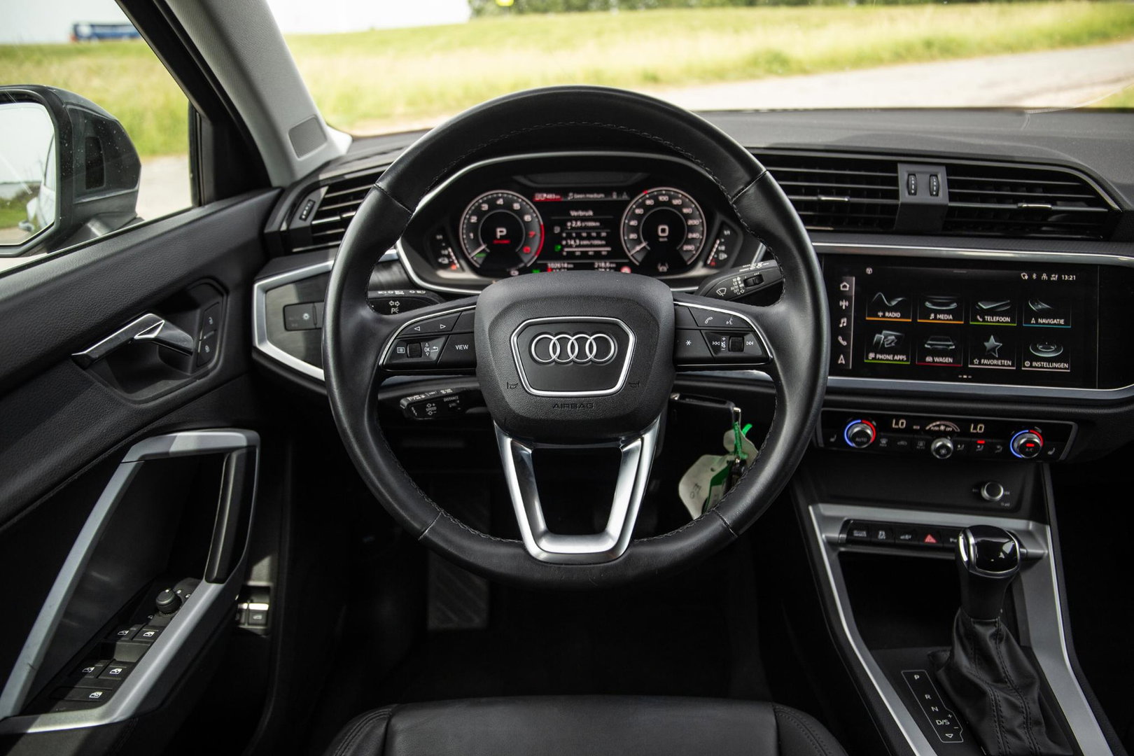 Audi Q3 Sportback 45 TFSI e Edition ADAPTIVE CRUISE  / CARPLAY / DEALER ONDERHOUDEN / AUTOMAAT