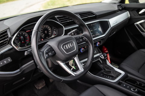 Audi Q3 Sportback 45 TFSI e Edition ADAPTIVE CRUISE  / CARPLAY / DEALER ONDERHOUDEN / AUTOMAAT