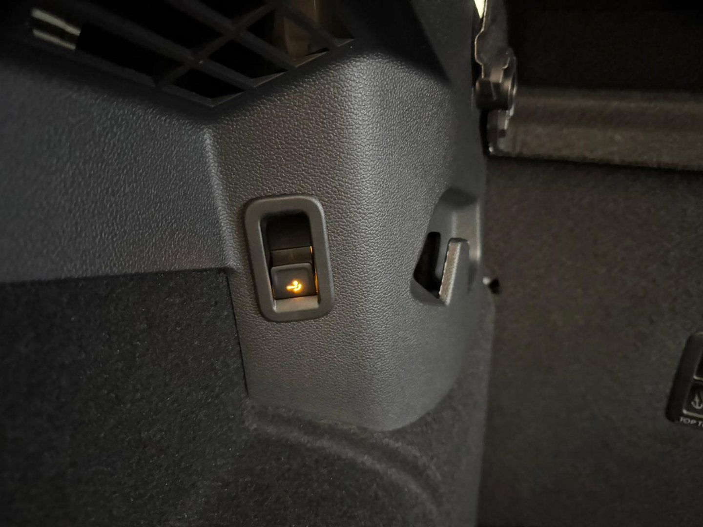 Volkswagen Golf 1.5 eTSI R-Line PANO KEYLESS CAM