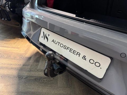 Volkswagen Golf 1.5 eTSI R-Line PANO KEYLESS CAM