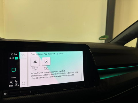 Volkswagen Golf 1.5 eTSI R-Line PANO KEYLESS CAM