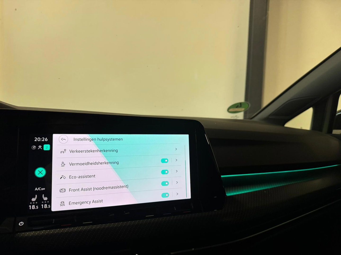 Volkswagen Golf 1.5 eTSI R-Line PANO KEYLESS CAM
