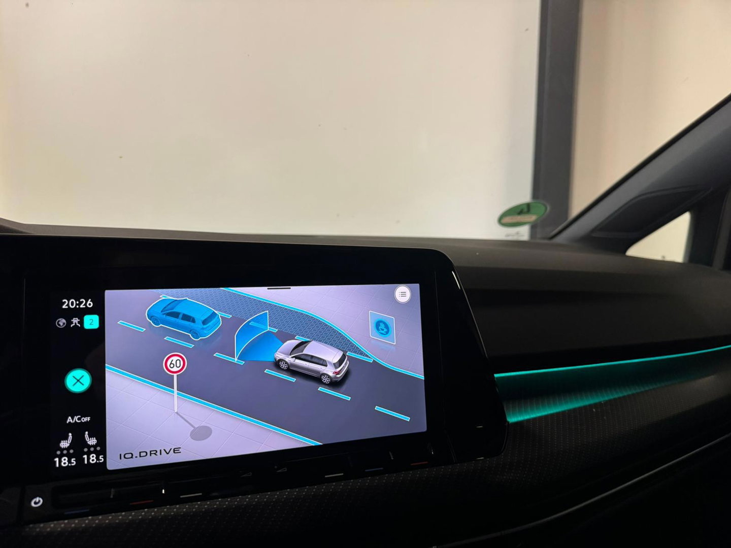 Volkswagen Golf 1.5 eTSI R-Line PANO KEYLESS CAM
