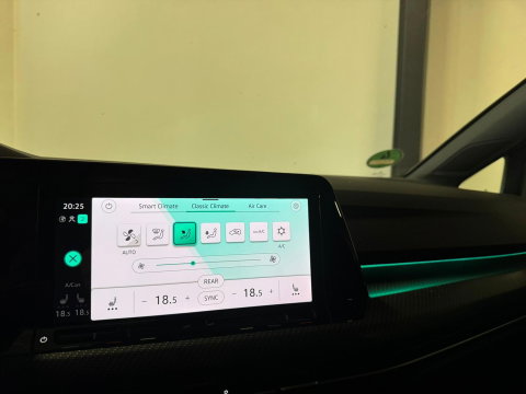 Volkswagen Golf 1.5 eTSI R-Line PANO KEYLESS CAM