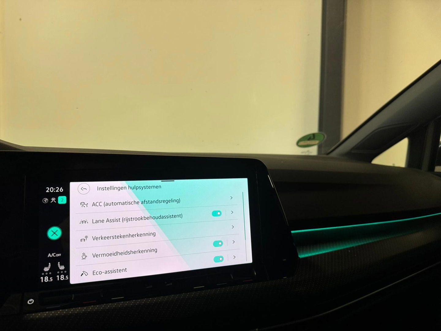 Volkswagen Golf 1.5 eTSI R-Line PANO KEYLESS CAM
