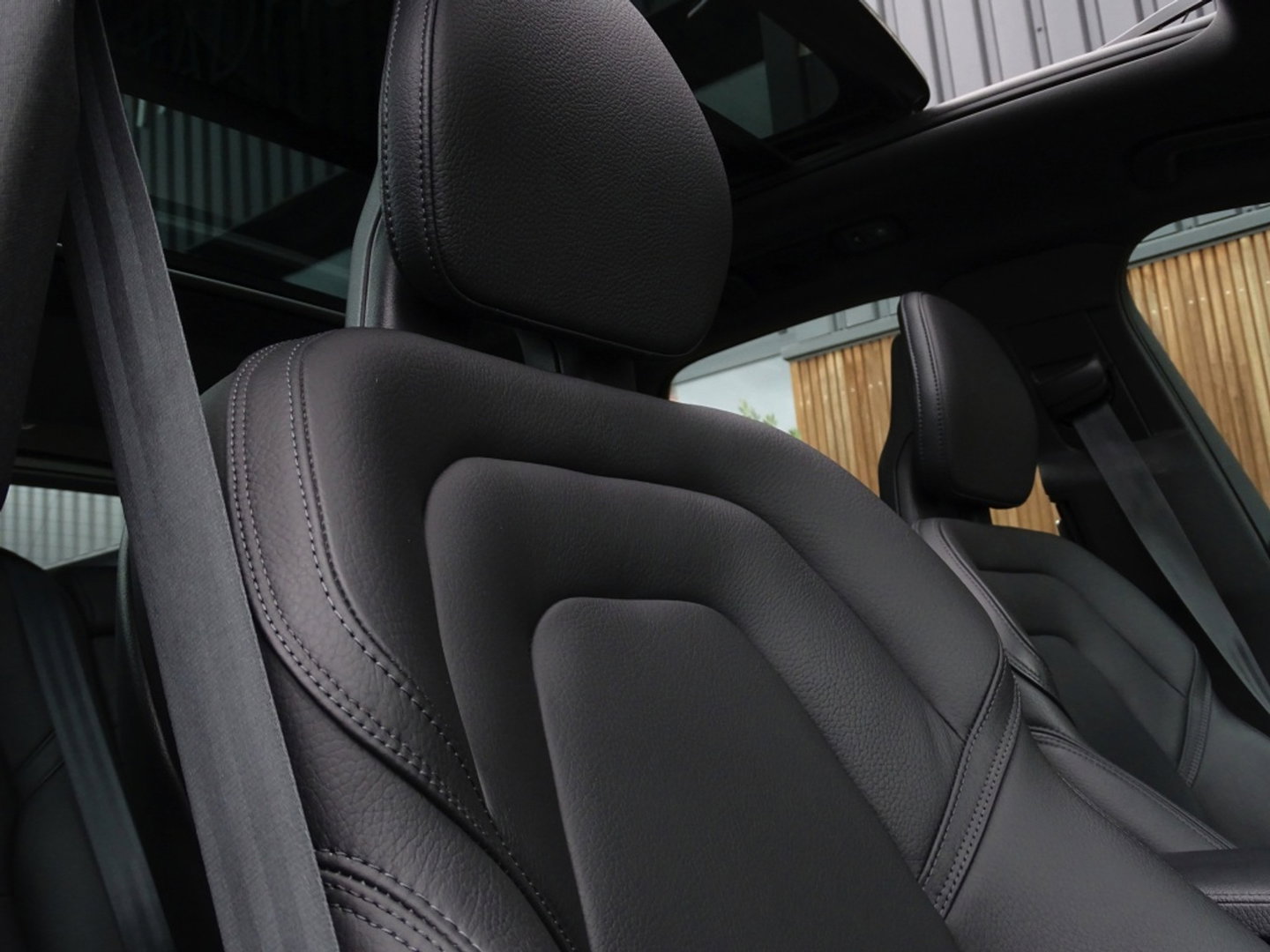 Volvo XC60 T8 408PK AWD / R-Design / LED
