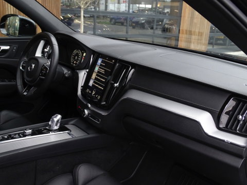 Volvo XC60 T8 408PK AWD / R-Design / LED
