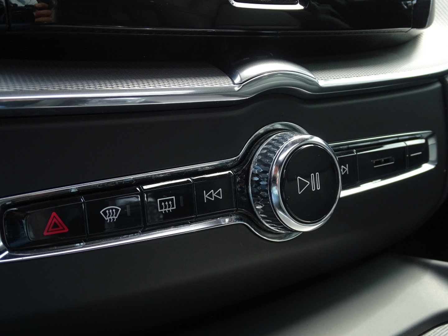 Volvo XC60 T8 408PK AWD / R-Design / LED