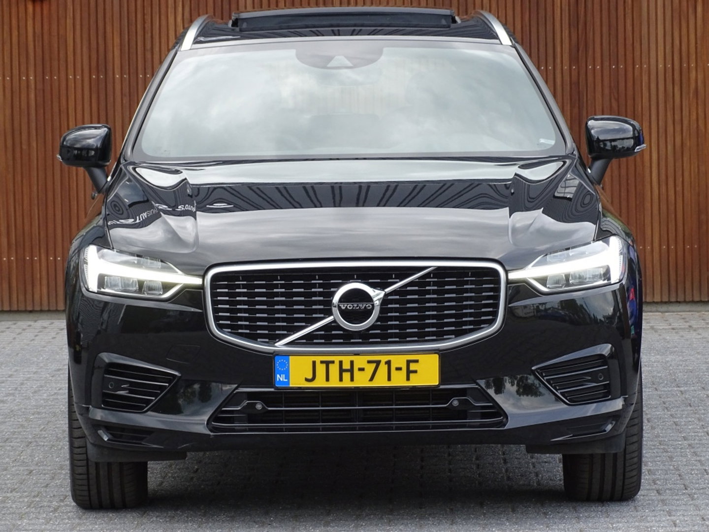 Volvo XC60 T8 408PK AWD / R-Design / LED
