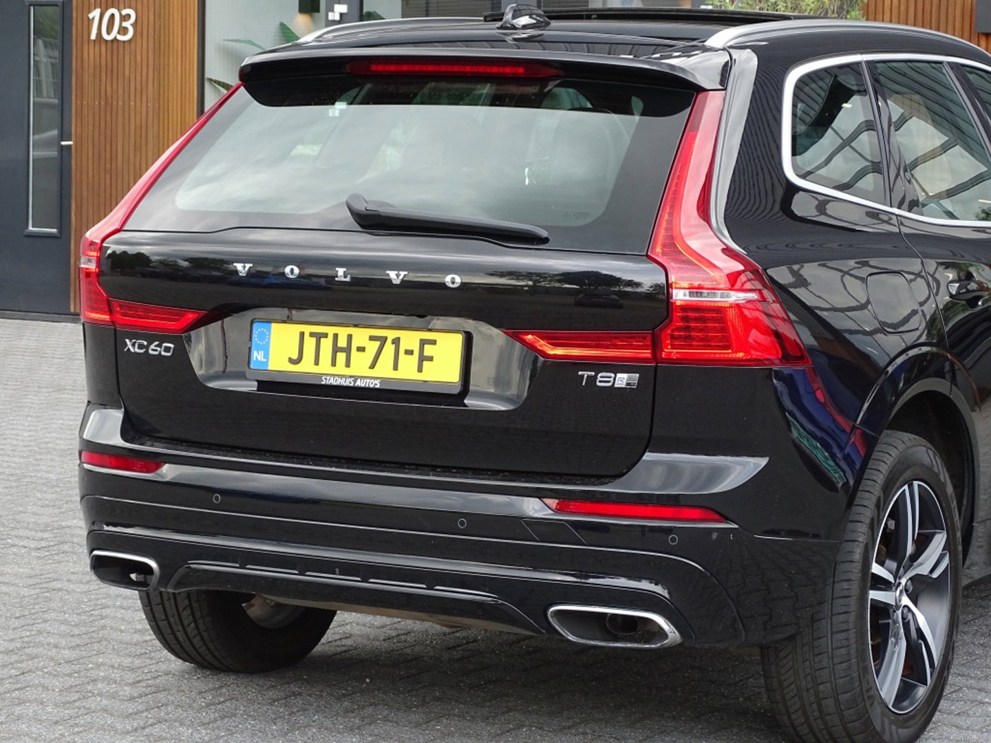 Volvo XC60 T8 408PK AWD / R-Design / LED