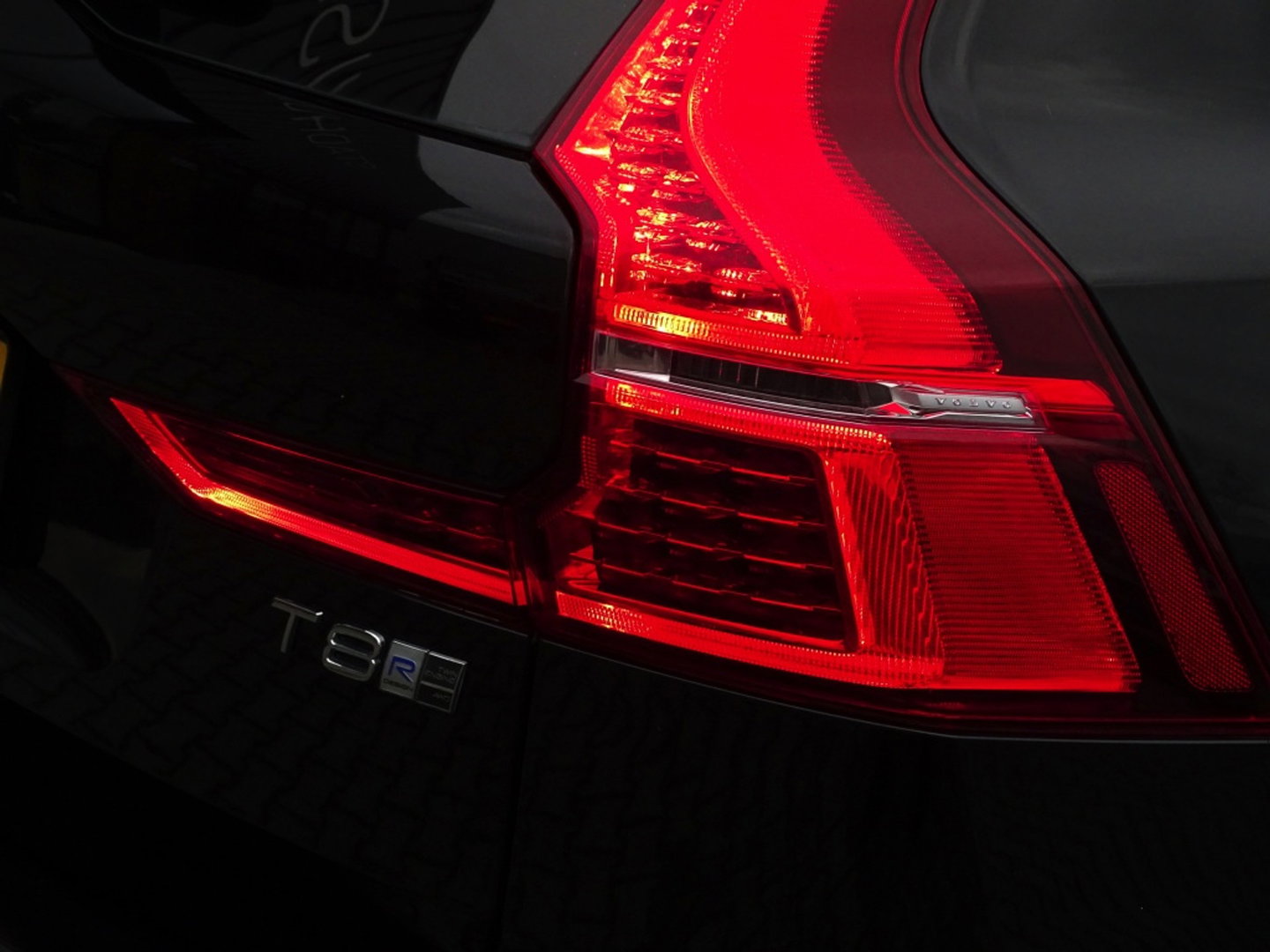 Volvo XC60 T8 408PK AWD / R-Design / LED