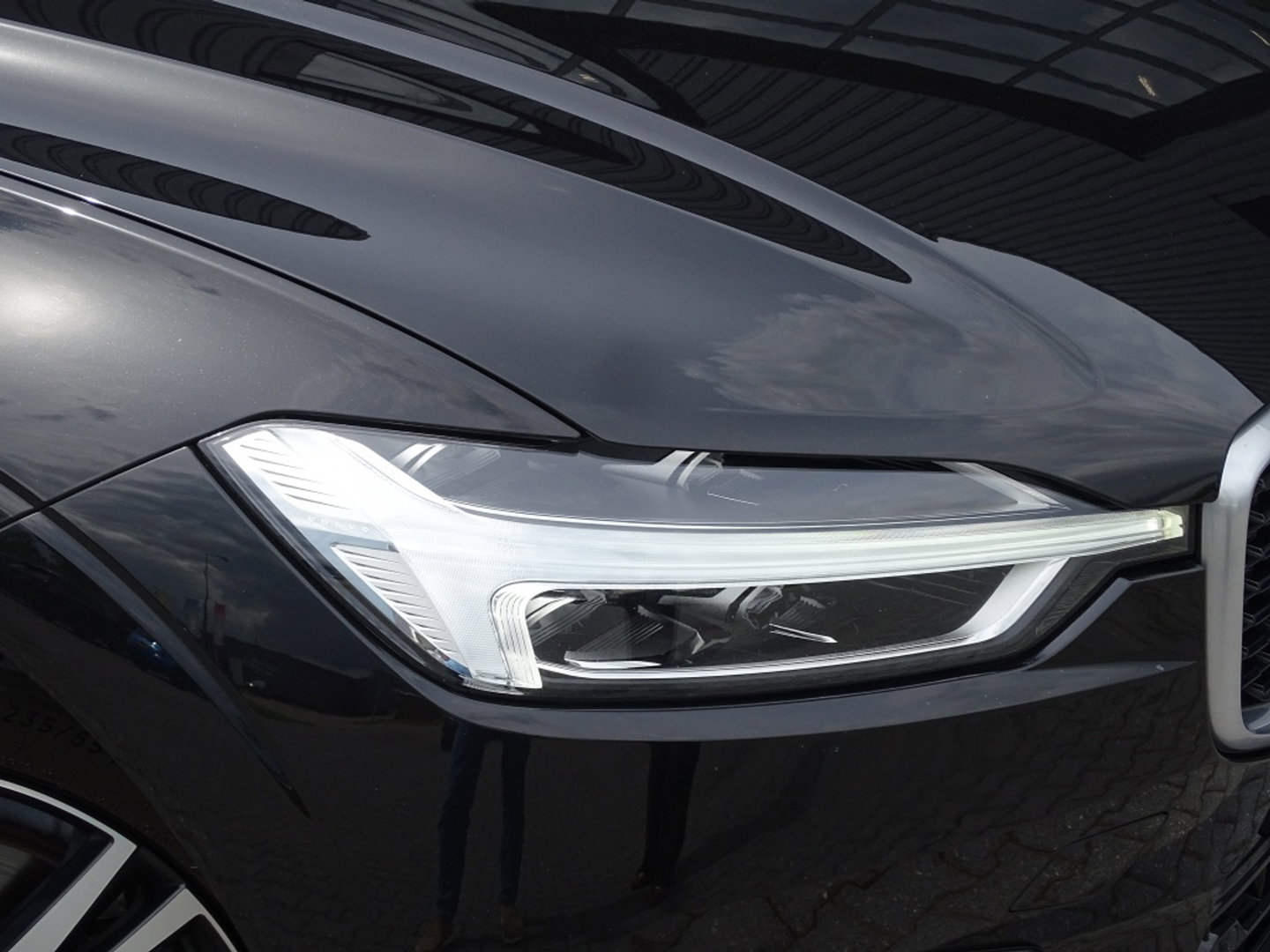 Volvo XC60 T8 408PK AWD / R-Design / LED