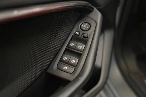 BMW 1 Serie 118i Business Edition Plus Keyless Go PDC LED CArplay 24 Maanden garantie* (Vraag naar de voorwaarden)